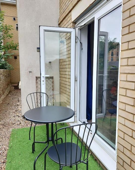 Kent, Dartford Station Apartments Luaran gambar
