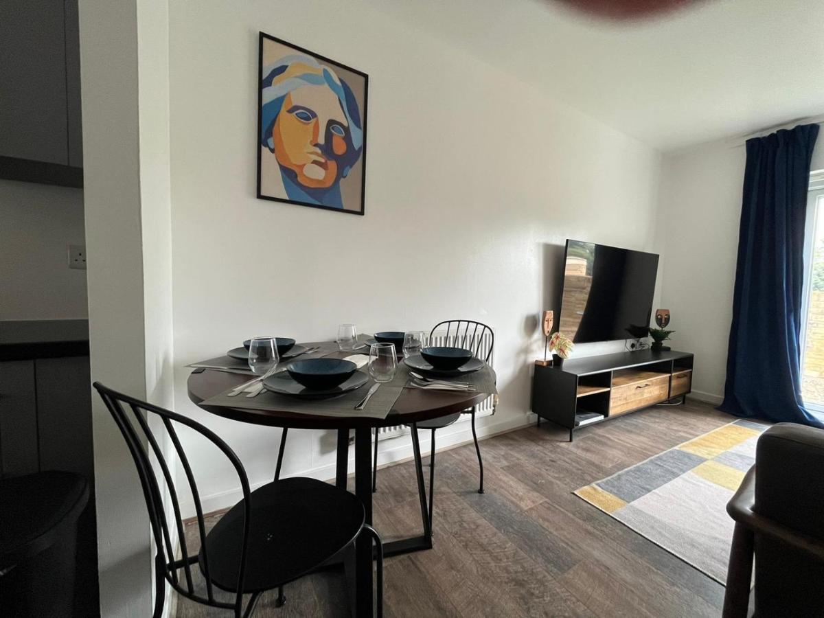 Kent, Dartford Station Apartments Luaran gambar