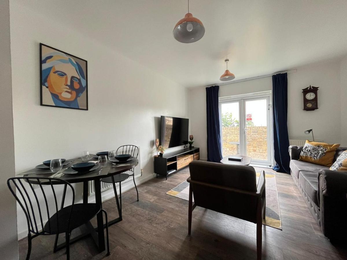 Kent, Dartford Station Apartments Luaran gambar